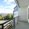 Designer Apt with Jacuzzi, Sky Lounge, Gym Access - Спаркс