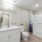 Designer Apt with Jacuzzi, Sky Lounge, Gym Access
