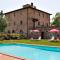 Cottage in Tavarnelle val di Pesa with Pool and Garden