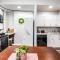 Park Ave Townhome w parking by CozySuites - 圣路易斯