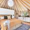 Luxury Yurt, Alpacas and llamas near Downtown Wimberley and Wineries - ويمبيرلي