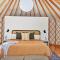 Luxury Yurt, Alpacas and llamas near Downtown Wimberley and Wineries - ويمبيرلي