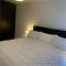 Brand New Posh 1 Bed Lakeside Flat No parties No Events - West Thurrock