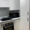 Brand New Posh 1 Bed Lakeside Flat No parties No Events - West Thurrock