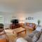 Cozy Beachouse View and Deck, Steps from Skagit Bay