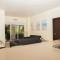 Elegant apartment in eagle beach levent