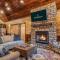 Large Luxury 2BR Cabin w Hot Tub Double Trouble was designed for fun comfort and memories minutes from buzzling Hochatown and beautiful Beaver Bend State Park - Broken Bow