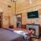 Large Luxury 2BR Cabin w Hot Tub Double Trouble was designed for fun comfort and memories minutes from buzzling Hochatown and beautiful Beaver Bend State Park - Broken Bow
