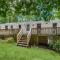 Lakefront Cottage w Hot Tub, Fire Pit, WiFi, Grill & Screened-In Porch - Morton Grove