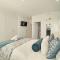 Villa Mintos - 4 bed 3 bath, Pool, 750m to Robberg 5 Beach