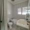 Villa Mintos - 4 bed 3 bath, Pool, 750m to Robberg 5 Beach