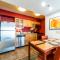 Metro PHX STUDIO QUEEN UPSTAIRS sleeps 4 modern design best amenities