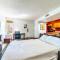 Metro PHX STUDIO QUEEN UPSTAIRS sleeps 4 modern design best amenities
