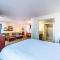 Metro PHX downstairs STUDIO sleeps 4 ADA Accessible