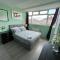 Letzi Ensuite, 15 Min to Heathrow, Fast WiFi
