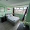 Letzi Ensuite, 15 Min to Heathrow, Fast WiFi