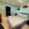 Letzi Ensuite, 15 Min to Heathrow, Fast WiFi