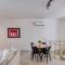 Saronis Suites