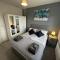 3 Bed Home for Contractors & Relocators with Parking, Garden & WiFi 5 mins walk to Town Centre & Train Station