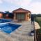 Whispering Woods Chalet