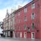 JOIVY Affordable 3,4,5 and 12 bed private flats next to Royal Mile
