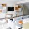 Spacious sun-drenched apartment, centrally located