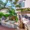 Exotic Home with Patio and Grill Walk to Canyon Lake!