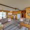 Lakefront Cabin with Private Dock and Beach! - 马尼斯蒂克