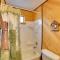 Lakefront Cabin with Private Dock and Beach! - 马尼斯蒂克