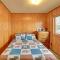 Lakefront Cabin with Private Dock and Beach! - 马尼斯蒂克