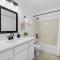 Boho Bungalow - Chic Pet Friendly Mins to Town