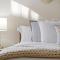 Designer Apt w Jacuzzi Walk To Casino & iMax