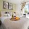 Stylish House - Close to City Centre and Luton Airport - Free Parking, Super-Fast Wifi, Garden and Smart TV with Netflix by Yoko Property - 卢顿