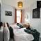 Vintage Vibes By Artisan Stays in Southend-On-Sea I Weekly or Monthly Stay Offer I Pvt Parking I Sleeps 5