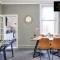 Vintage Vibes By Artisan Stays in Southend-On-Sea I Weekly or Monthly Stay Offer I Pvt Parking I Sleeps 5