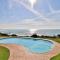 Blueviews Deluxe at Brookes Hill Suites