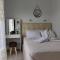 Wave Sound Apartments - Beach View