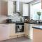 Private driveway - close to Warwick Racecourse & Warwick Castle!!