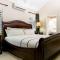 Choose To Be Happy at The Palms, Richmond Estates - Three Bedrooms with Pool - Banks