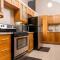 Choose To Be Happy at The Palms, Richmond Estates - Three Bedrooms with Pool - Banks
