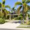 Choose To Be Happy at The Palms, Richmond Estates - Three Bedrooms with Pool - Banks