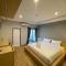 Klaang Muang Hotel (โรงแรมกลางเมือง)