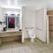 Howard Johnson by Wyndham Houston Hobby Airport