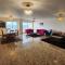 Midpoint Sea View - families only