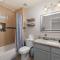 Cozy 3 Bed 2 Bath Apartment, Near Shopping Plazas, Expressway and Free Parking