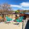 Timber & Tin D 2Bed 2Bath w Pool & Rooftop Deck