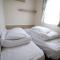 Caravan With Decking Within Walking Distance To Hunstanton Beach Ref 23054S - Hunstanton