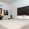 Vive Zen Queen Room