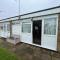 82, Belle Aire, Hemsby - Two bed chalet, sleeps 5, bed linen and towels included - pet friendly