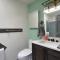 Spacious, Cheerful, Modern Home 5 BR, 3BA, 2KIT - شورلاين